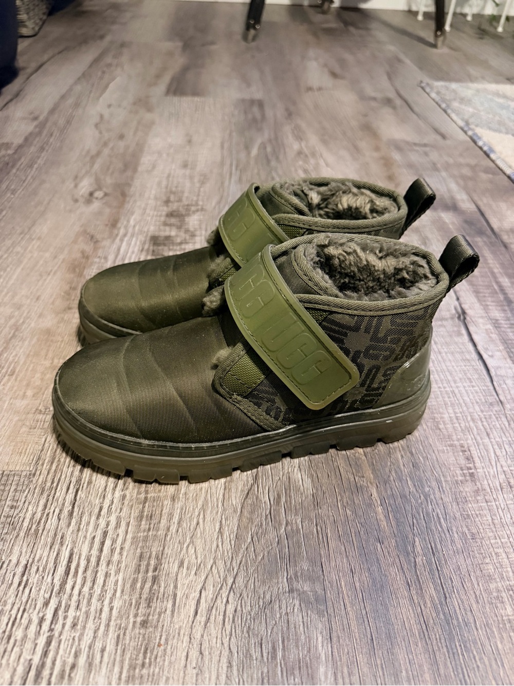 UGG Kids Olive Green Faux-Fur Strap Ankle Boots